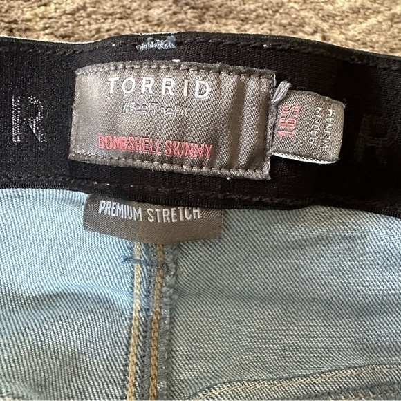 NWOT Torrid Bombshell Skinny Stretch High-Rise Destructed Jeans Fray Hem 16S - Picture 5 of 10